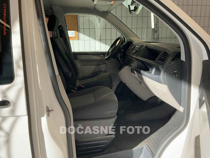 Volkswagen Transporter (2015) 2.0TDi 8míst T6, 110kW, TZ - fotka 5 z 9