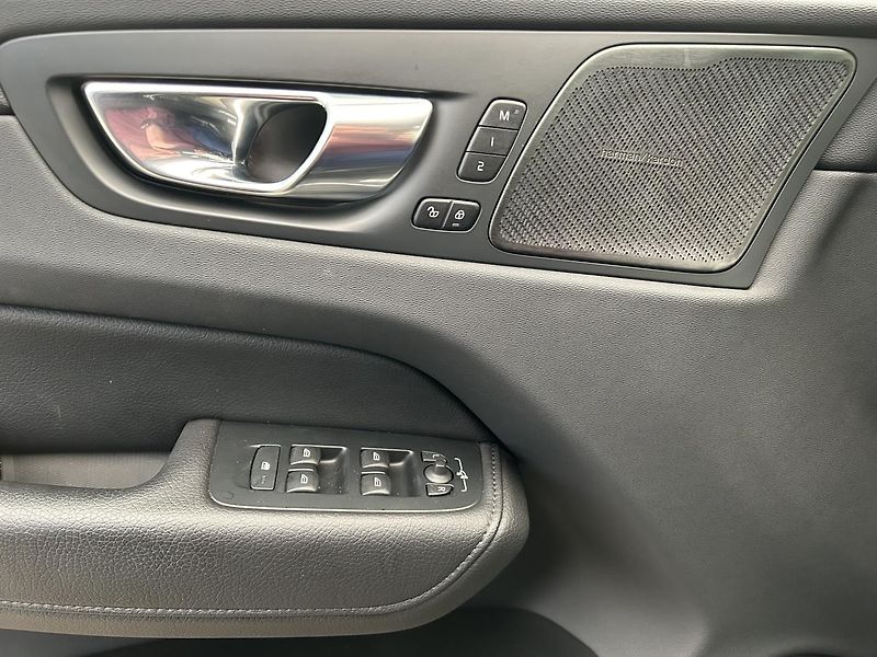 Volvo XC60 2.0 T6 4x4 Recharge Inscriptio - fotka 31 z 31