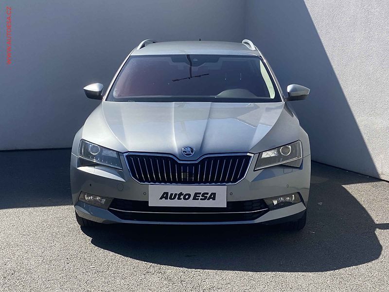 Škoda Superb (2017) 2.0 TDi, Style, DSG, bixen - fotka 2 z 20