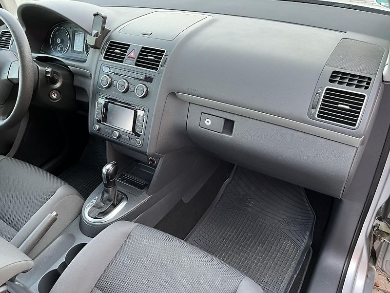 Volkswagen Touran 1.6 TDi DSG Serviska - fotka 15 z 37