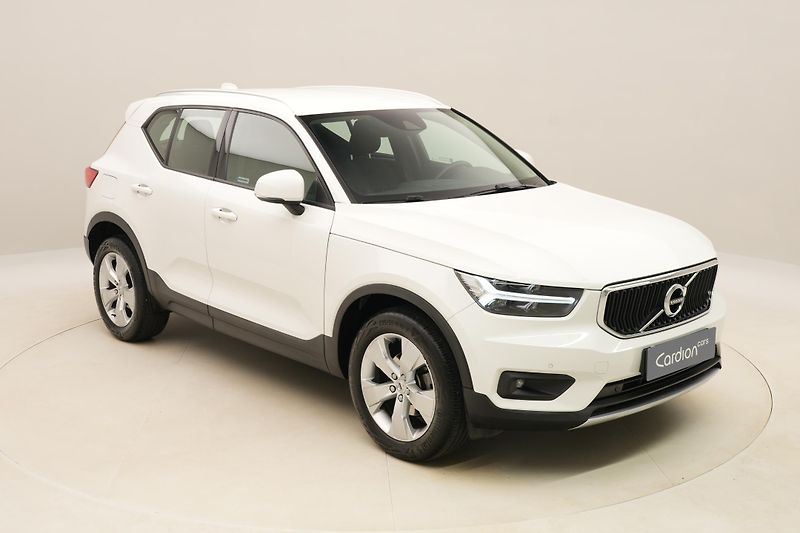 Volvo XC40 T3 MOMENTUM AUT REZERVACE - fotka 16 z 43
