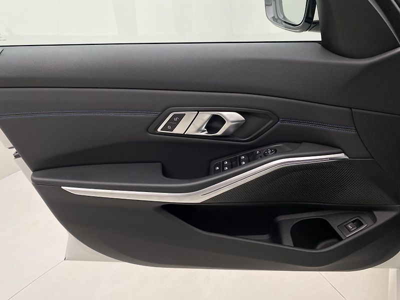 BMW Řada 3 320d xDrive M-Paket AUT CZ - fotka 3 z 52