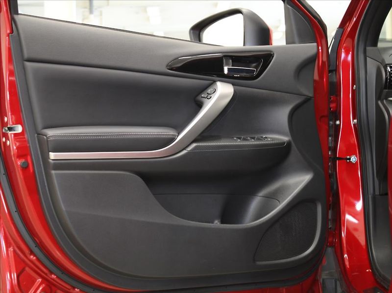 Mitsubishi Eclipse 2,4 PHEV Instyle Pano.1.maj.ČR - fotka 13 z 25