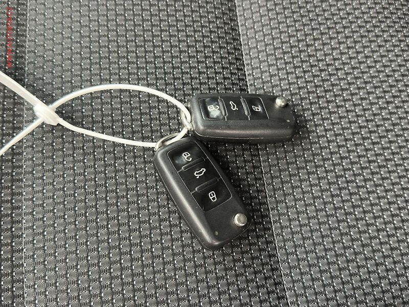 Volkswagen Touran (2011) 1.6TDi, AAC, TZ - fotka 18 z 18