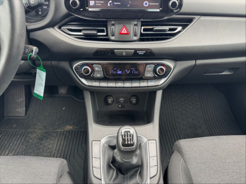 Hyundai i30 1,0 TGDI 120 Smart - fotka 8 z 10