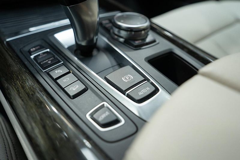 BMW X5 40e 2.0 180 kW xDrive - fotka 18 z 49