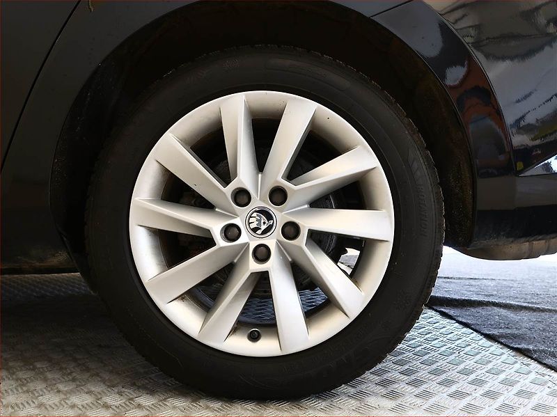 Škoda Superb (2019) 2.0 TDI, 4X4, Automat, Kůže - fotka 15 z 21
