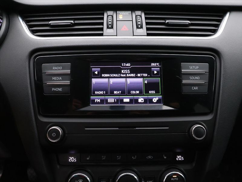 Škoda Octavia 1,4 TSI 110kW Style Aut.klima - fotka 19 z 27
