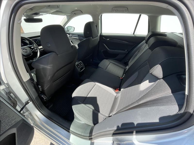 Škoda Octavia 2,0 TDI Combi Style Plus LED - fotka 16 z 22