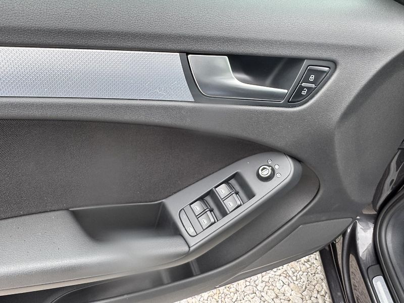 Audi A4 Avant 2.0TDi,rezervace - fotka 17 z 54