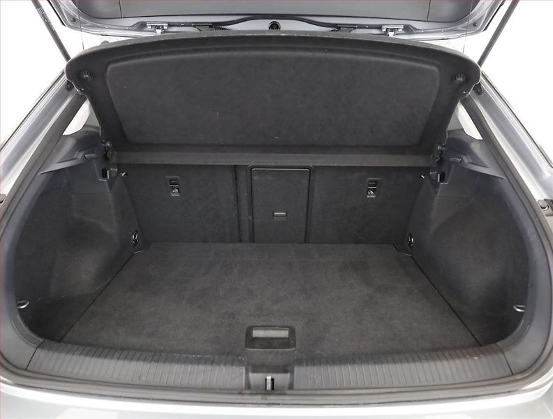 Volkswagen T-Roc (2022) 1.5 TSI - fotka 15 z 16