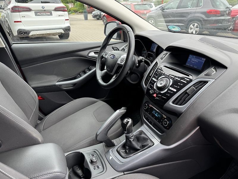 Ford Focus (2011) 1.6 Ti-VCT Digi Klima Tempomat - fotka 16 z 48