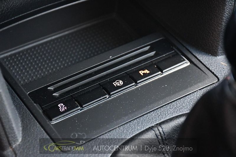Volkswagen Touran 2.0TDi CROSS NAVI VÝHŘEV - fotka 34 z 48
