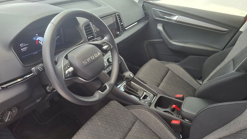 Škoda Karoq (2025) Top Selection 1,5 TSI 110 kW D - fotka 10 z 23