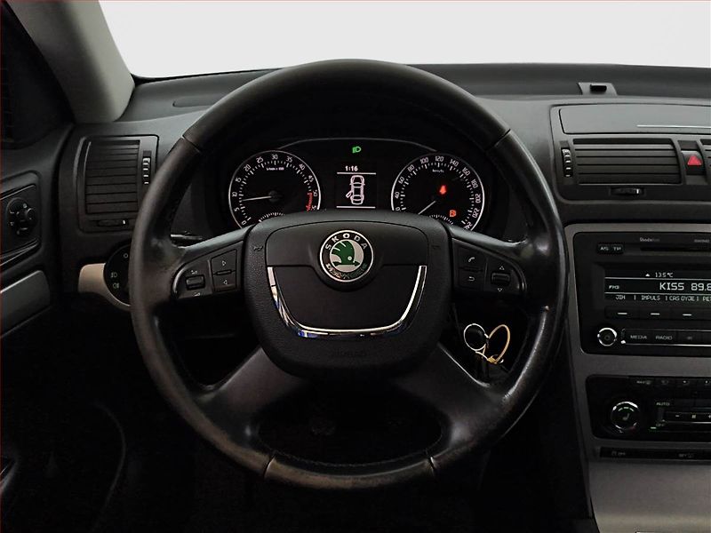 Škoda Octavia (2011) 2.0 TDI, Serv.kniha, Xenony - fotka 16 z 16