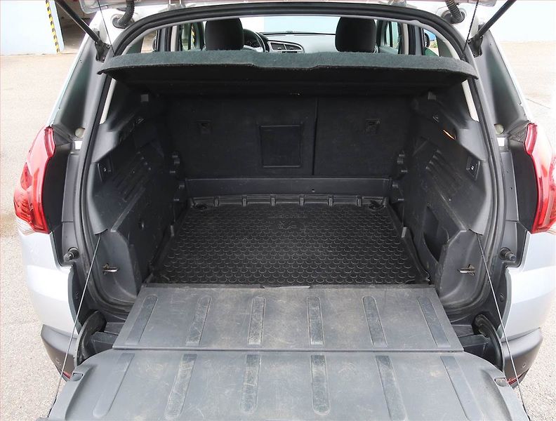 Peugeot 3008 (2015) Allure 1.6 VTi, Serv.kniha - fotka 14 z 19