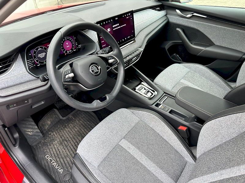 Škoda Octavia (2024) 1.5 TSI 110kW MHEV Top Selecti - fotka 6 z 23