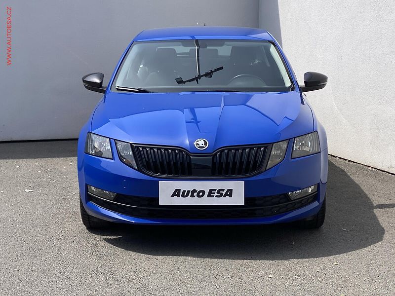 Škoda Octavia (2019) 1.5 TSi, ČR, Active, park. - fotka 2 z 17