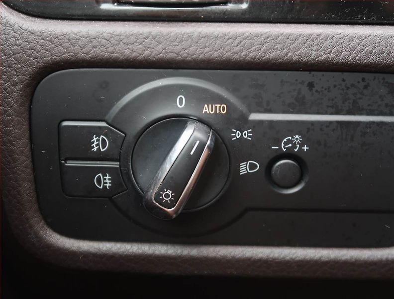 Volkswagen Touareg (2013) 3.0 TDI, 4X4, Automat - fotka 18 z 23