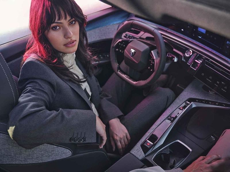 Peugeot E-3008