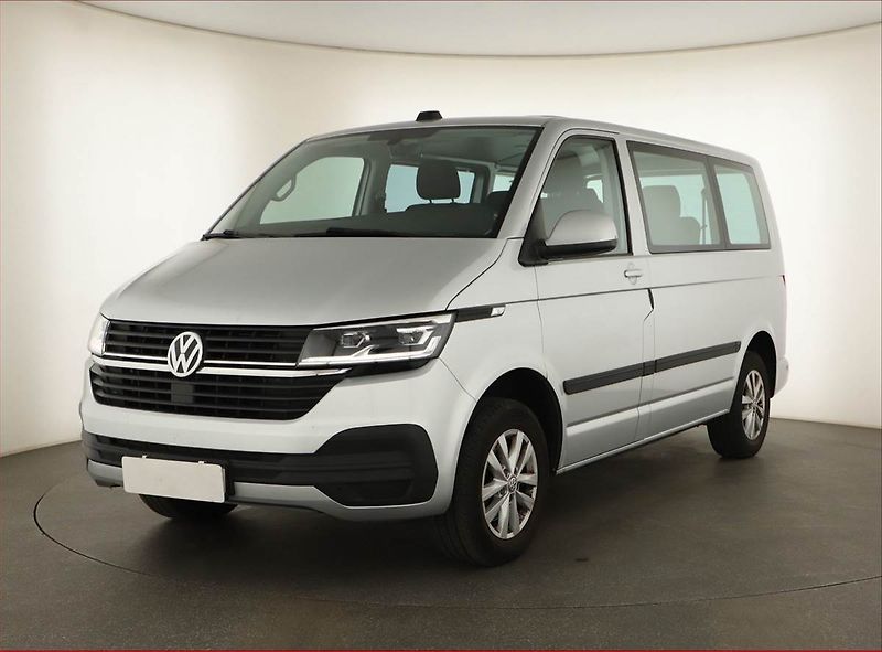 Volkswagen Transporter (2021) 2.0 TDI, Bus, 5Míst, ČR, 1Maj - fotka 2 z 17