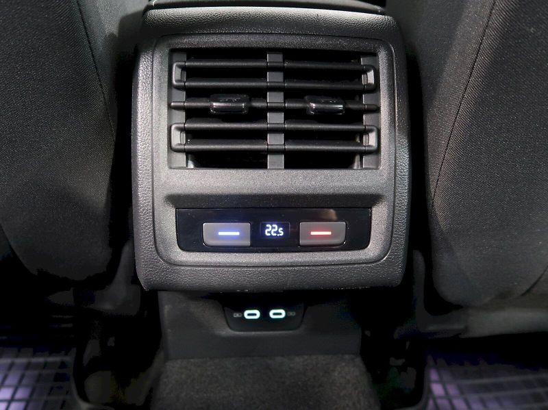 Volkswagen Golf (2021) LIFE 2.0TDI 85KW - fotka 37 z 38