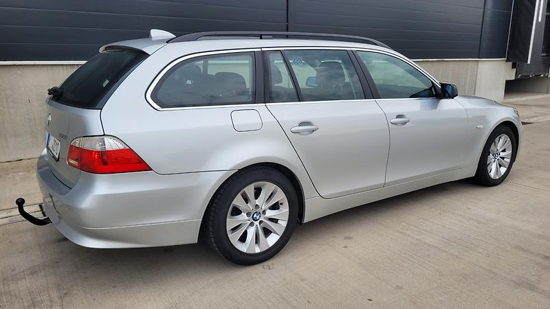 BMW Řada 5 525iA  - fotka 9 z 25