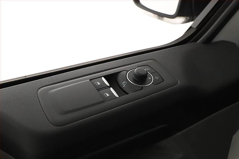 Ford Tourneo Custom (2025) 2.0 EcoBlue, TITANIUM - fotka 9 z 20