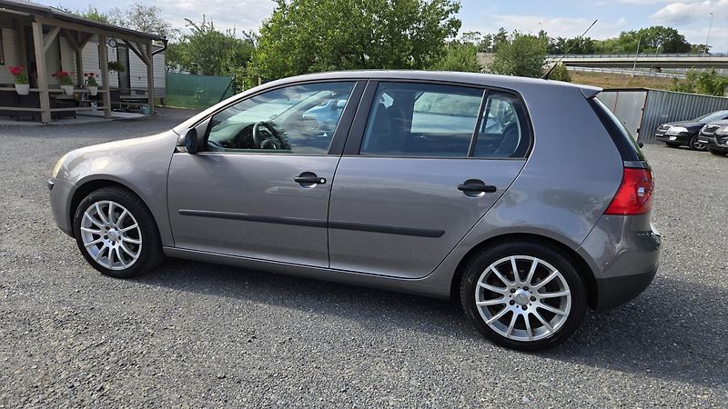 Volkswagen Golf 1.4 TRENDLINE  59KW - fotka 12 z 35