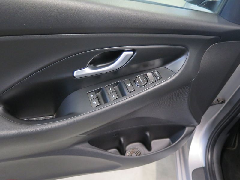 Hyundai i30 (2021) 1.5T-GDi MHEV,tažné,kamera,nav - fotka 19 z 29