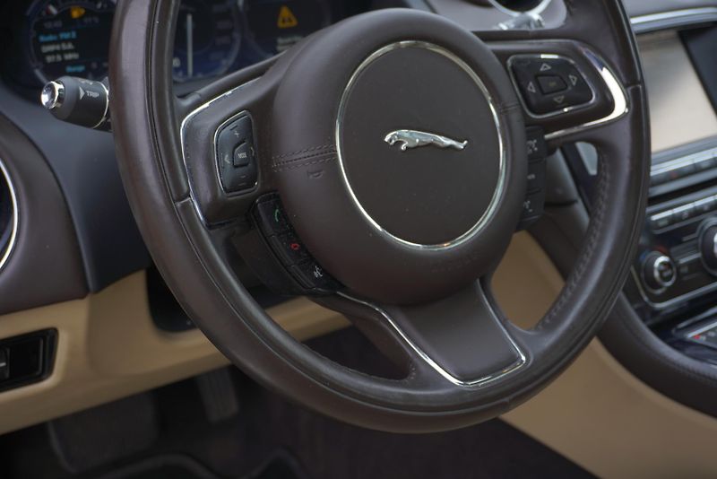 Jaguar XJ 5.0 V8 PREMIUM LUXURY - fotka 29 z 53