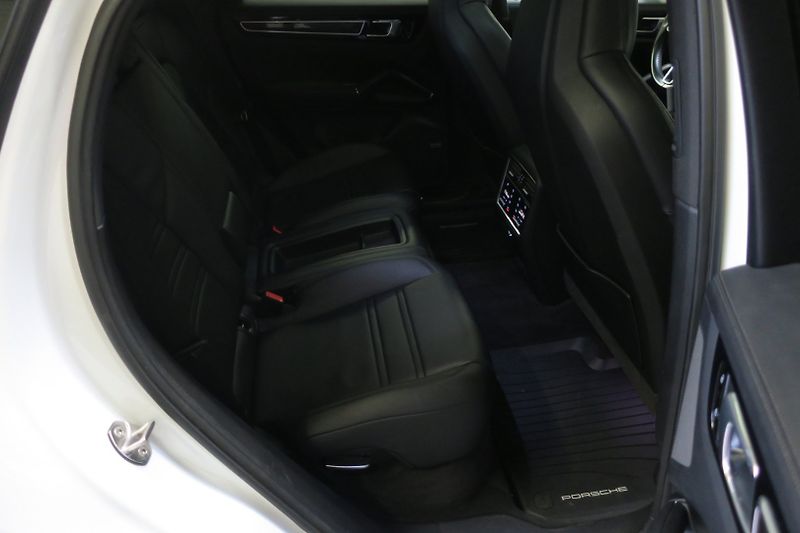 Porsche Cayenne (2019) Coupe 3.0 V6 Tiptronic Vzduch - fotka 40 z 45