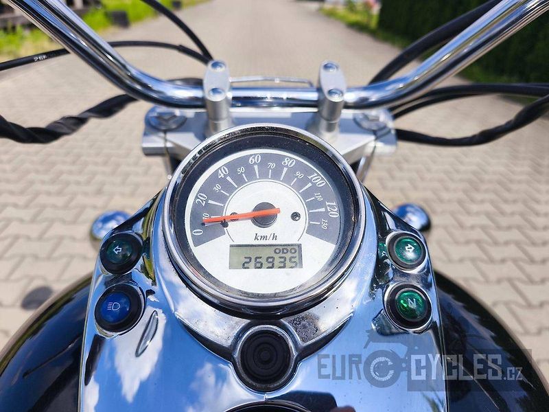 Suzuki VL 125 Intruder (1999) - fotka 11 z 11
