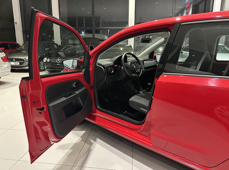 Volkswagen up! (2014) - fotka 39 z 45