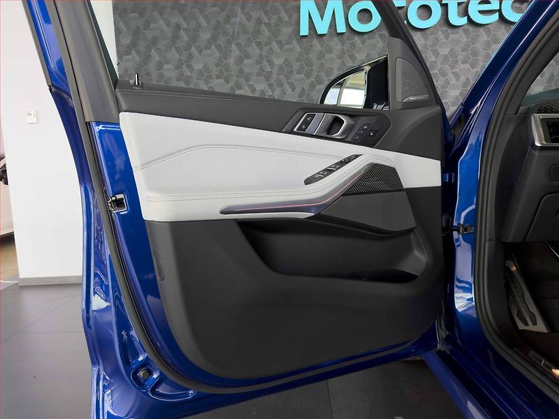 BMW X5 (2025) M60i - fotka 12 z 21