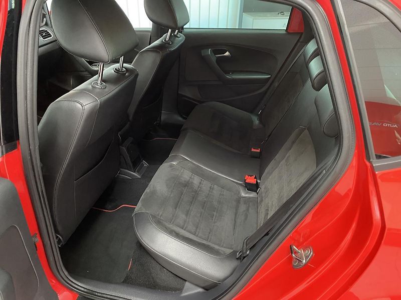 Volkswagen Polo 1.4 TSí GTi 132 kW DSG Bi-Xeno - fotka 18 z 23