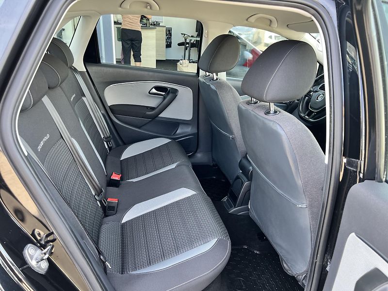 Volkswagen Polo Cross 1.0MPi 55kw TEMPOMAT ALU - fotka 32 z 49