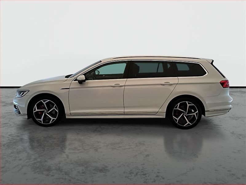 Volkswagen Passat (2018) R-Line 2.0 TDI, Automat, Kůže - fotka 3 z 20