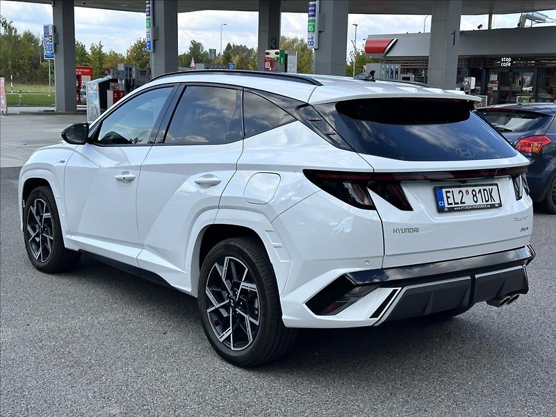 Hyundai Tucson 1,6 T-GDI PHEV N-LINE 4WD AT - fotka 4 z 12