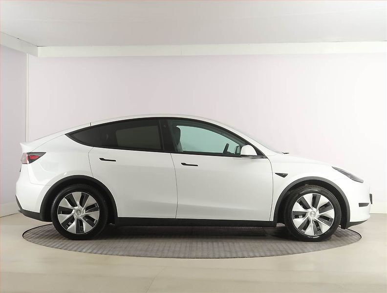 Tesla Model Y (2023) RWD LFP 60kWh, SoH 94% - fotka 6 z 33