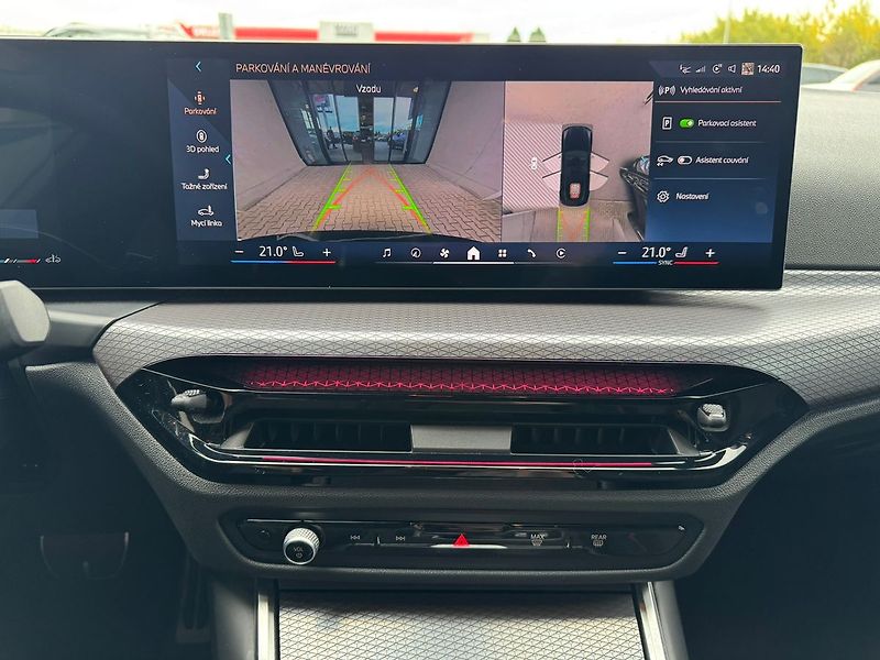 BMW Řada 3 330d xDrive Touring TOP STAV - fotka 26 z 32