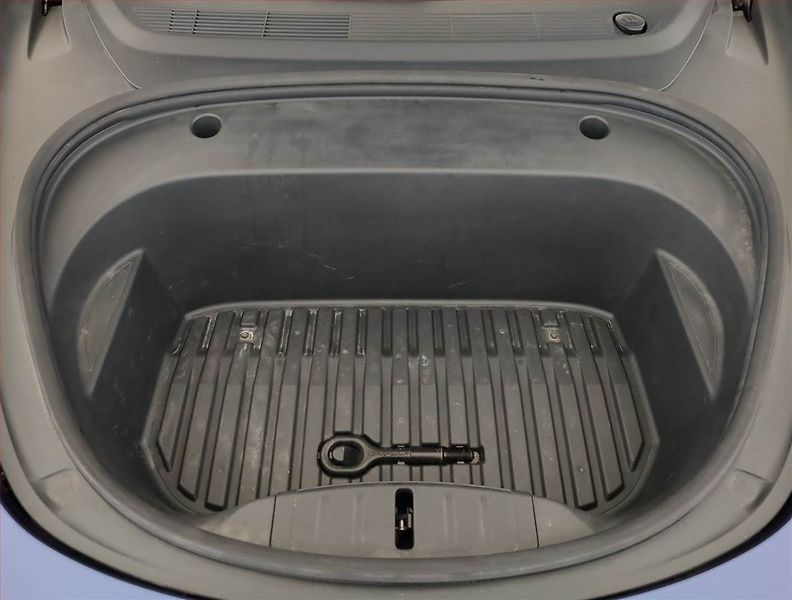 Tesla Model 3 (2021) Std Range Plus 52kWh, SoH 72% - fotka 17 z 20
