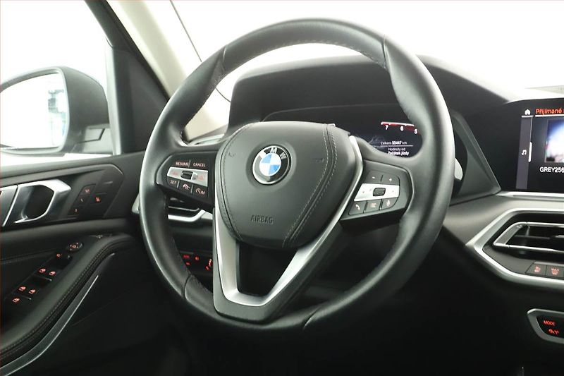 BMW X5 (2022) xDrive40i - fotka 8 z 21