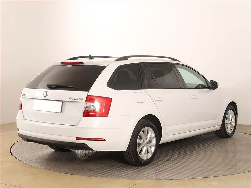 Škoda Octavia (2018) 1.6 TDI, Automat, Navi - fotka 5 z 18