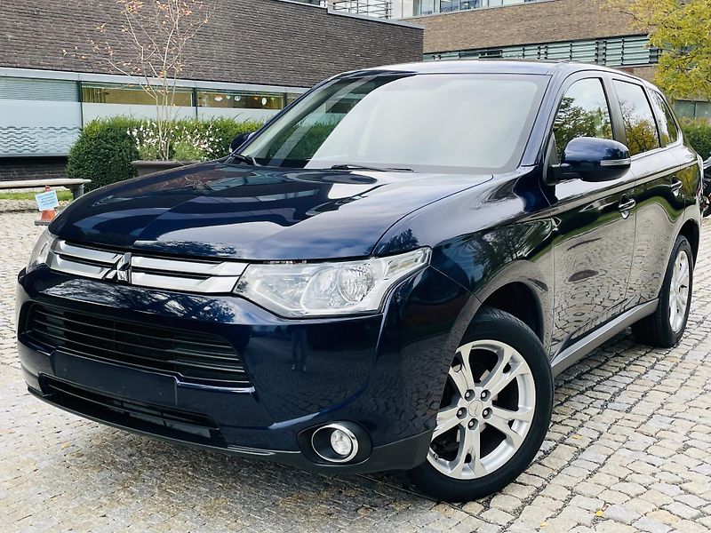 Mitsubishi Outlander 2.0i MANUÁL 1.MAJITEL TAŽNÉ - fotka 1 z 44