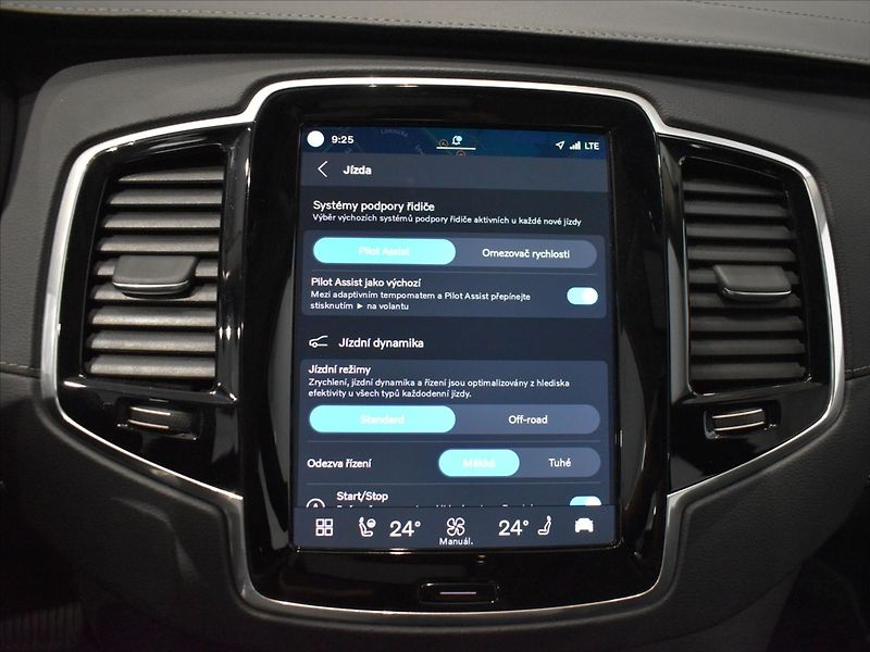 Volvo XC90 2,0 B5 AWD Plus - fotka 22 z 24