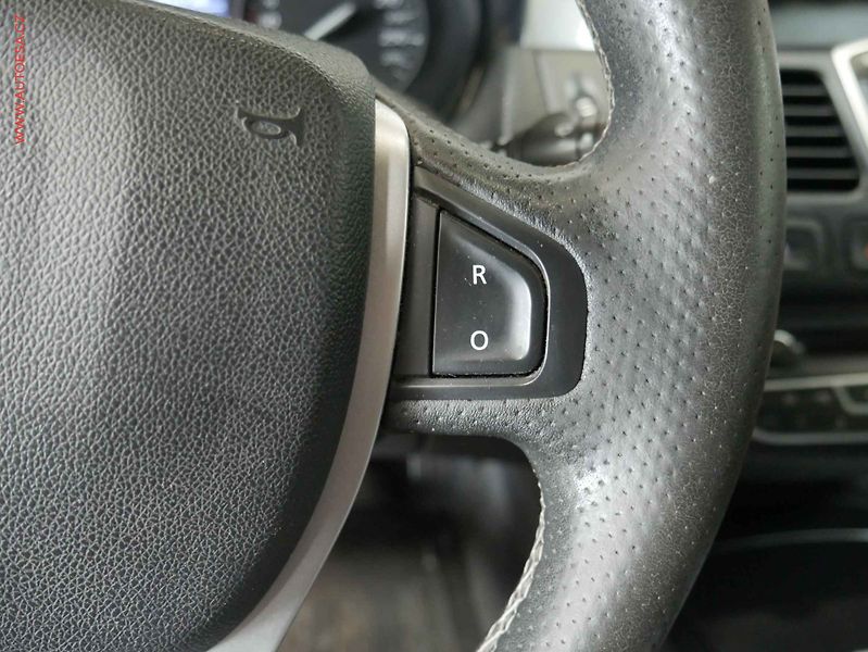 Renault Laguna (2010) 1.5 dCi, Navi, AC - fotka 17 z 19