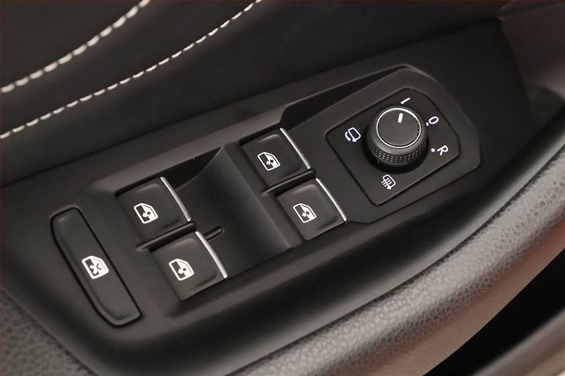 Volkswagen Arteon (2023) R-line 2.0 TSI - fotka 19 z 21