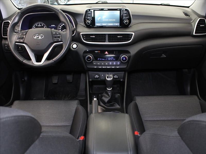 Hyundai Tucson 1,6 T-GDI 130kW 71tkm.2.maj.ČR - fotka 8 z 24