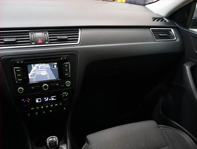 Škoda Rapid (2013) Style 1.6 TDI, nová STK - fotka 8 z 18